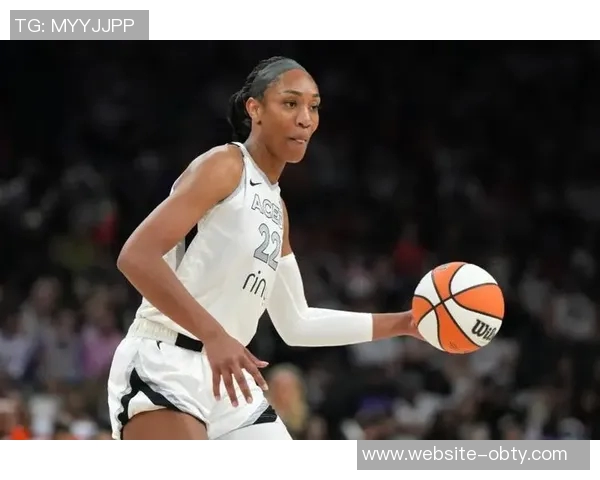 阿贾调侃阿德巴约训练时要展现女性风采引发热议