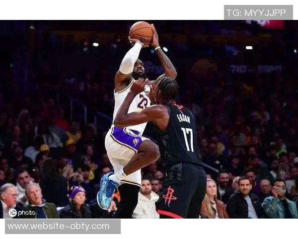 湖人三分如雨下全场34投19中命中率高达559展现强大火力